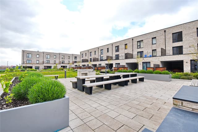 Flat 75, The Dials, Runway Avenue - Image 3