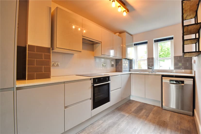 Room 4, Station Road - Image 6
