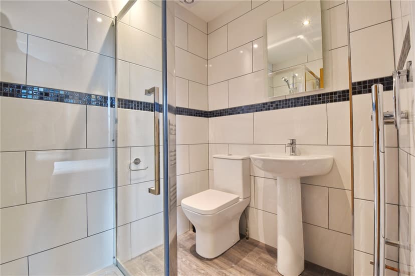 Room 4, Station Road - Image 3