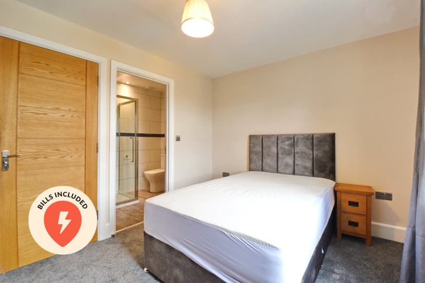 Room 4, Station Road - Image 1
