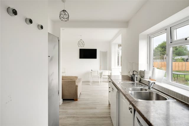 Room 2, Monks Park Avenue - Image 7