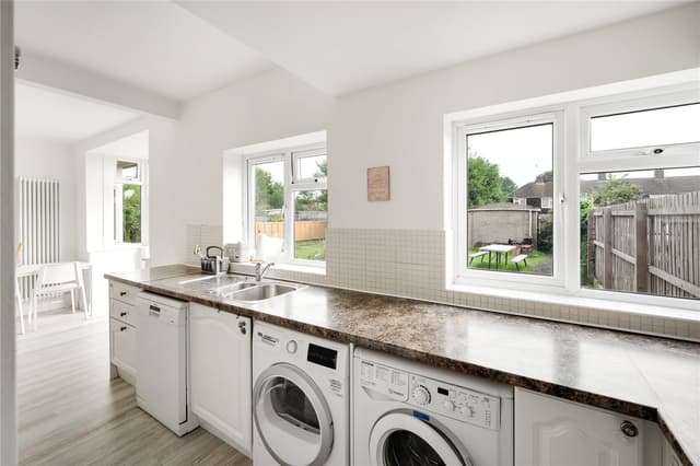 Room 2, Monks Park Avenue - Image 6