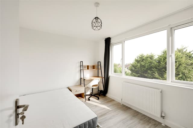 Room 2, Monks Park Avenue - Image 5