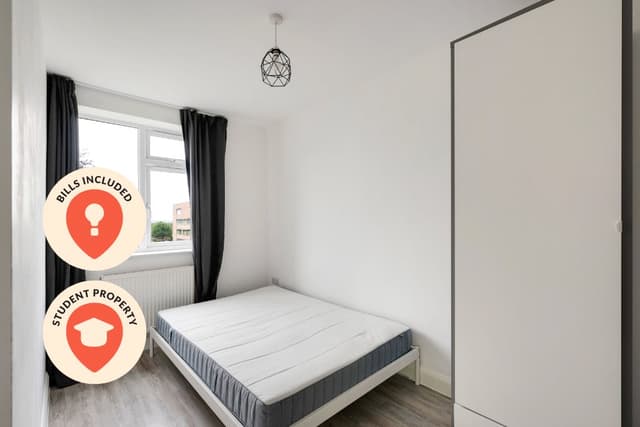 Room 5, Monks Park Avenue - Image 4
