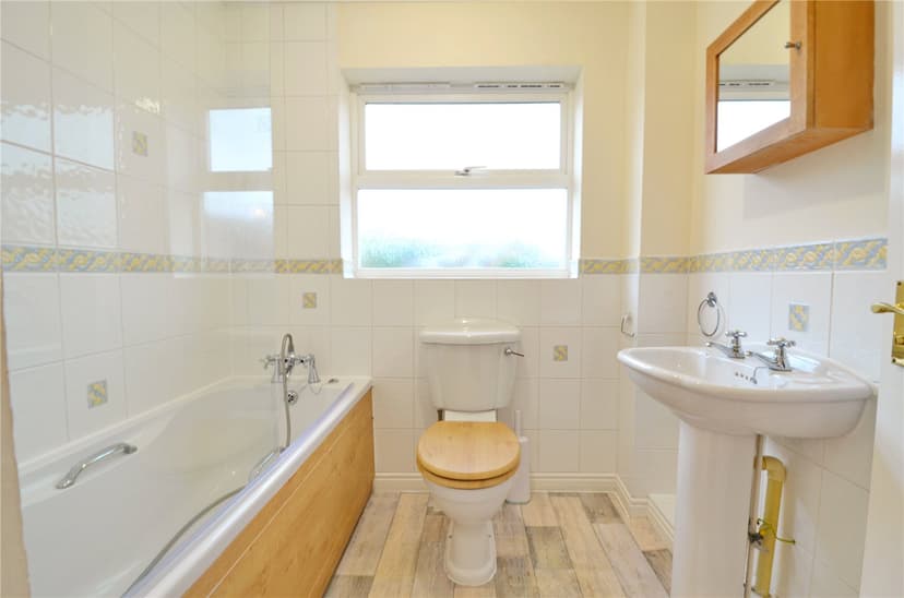 Room 6, Lutyens Close - Image 8