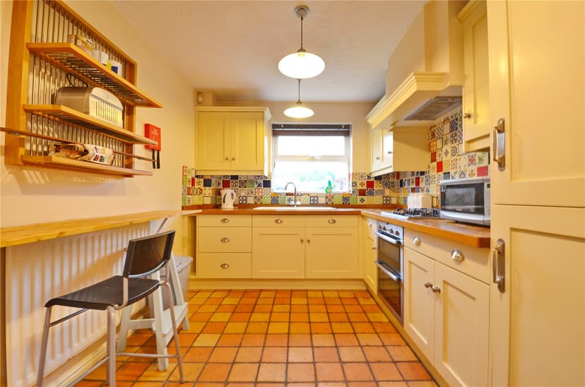 Room 6, Lutyens Close - Image 7