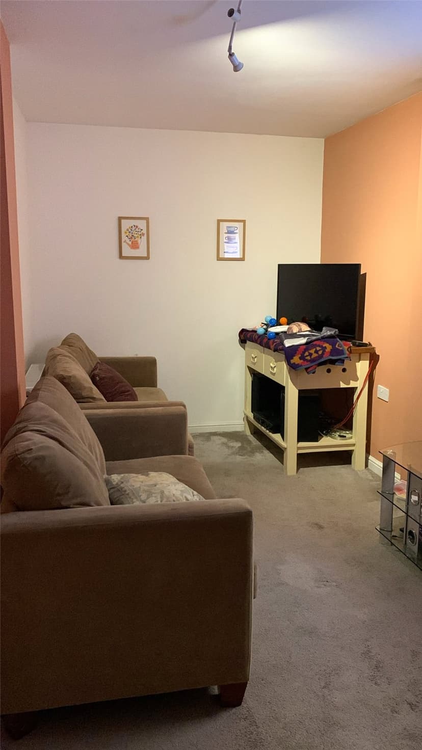 Room 6, Lutyens Close - Image 3