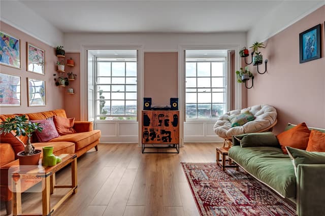 SFF, Royal York Crescent - Image 19