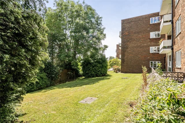 4 Maple Court, Westover Gardens - Image 12