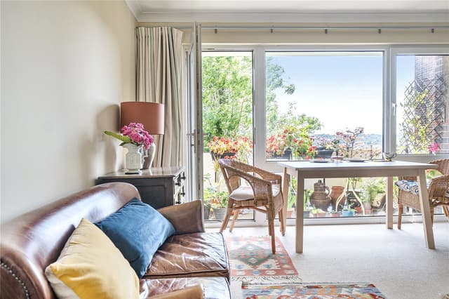 4 Maple Court, Westover Gardens - Image 7