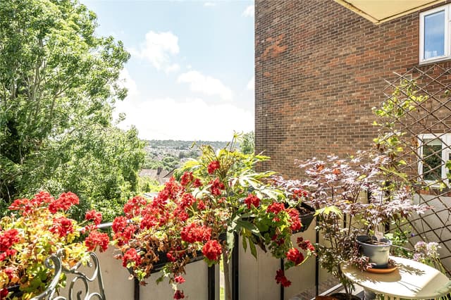 4 Maple Court, Westover Gardens - Image 4