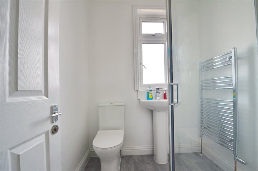 4, Seventh Avenue - Image 6