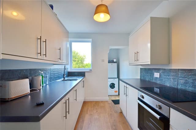 4, Seventh Avenue - Image 3