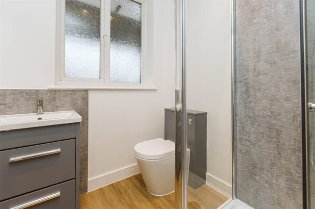 41, Third Avenue - Image 3