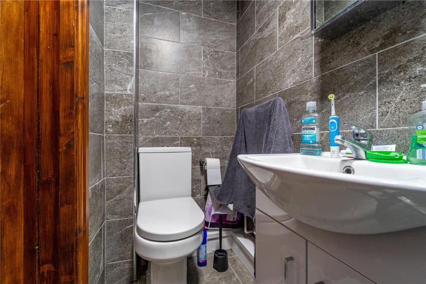 Room 1, Ground Floor Front, Heeley Road - Image 18