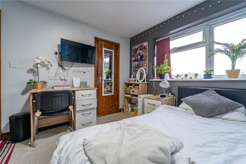 Room 1, Ground Floor Front, Heeley Road - Image 7