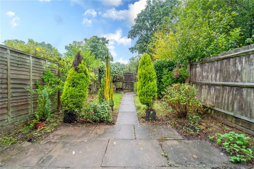 29, Raddlebarn Farm Drive - Image 4