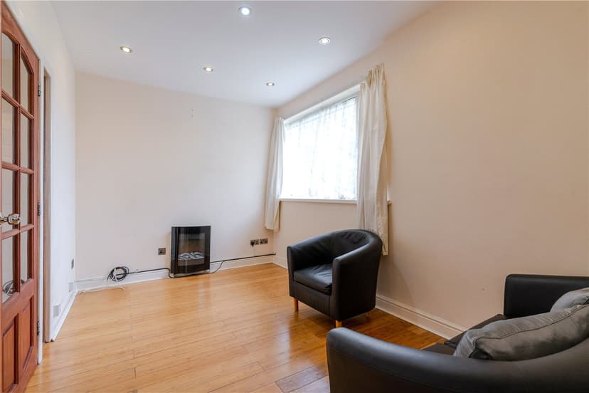 Flat 6, Bristol Court, Silvington Close - Image 5