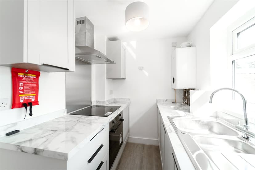 Flat 32, Roman Way - Image 7