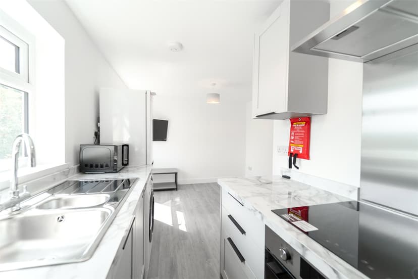 Flat 32, Roman Way - Image 6