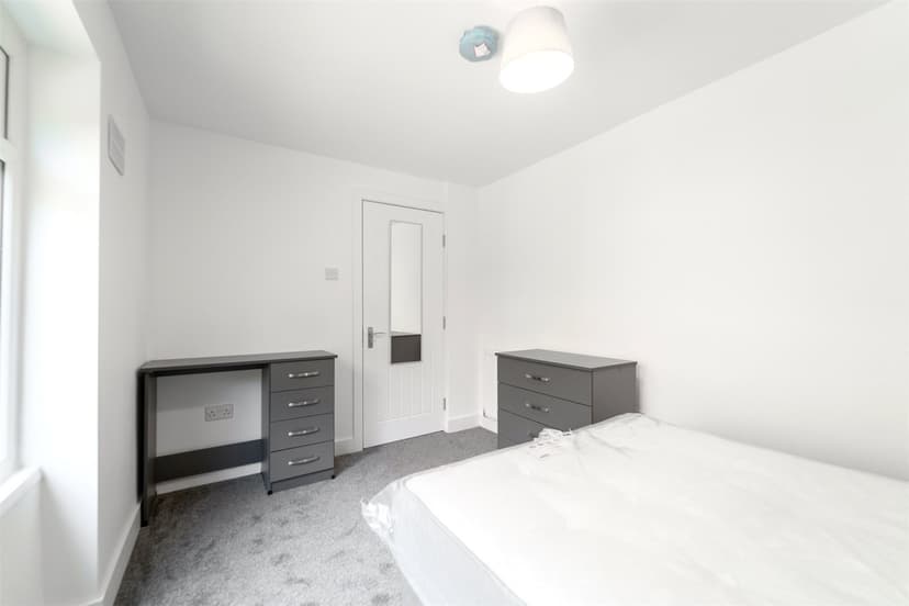 Flat 32, Roman Way - Image 3