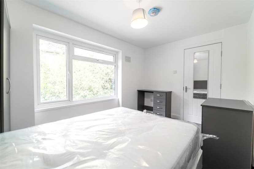 Flat 32, Roman Way - Image 2