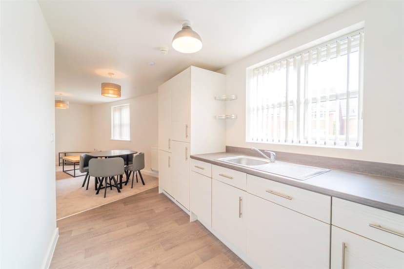 Apartment 4, Blenheim Court, Escelie Way - Image 11