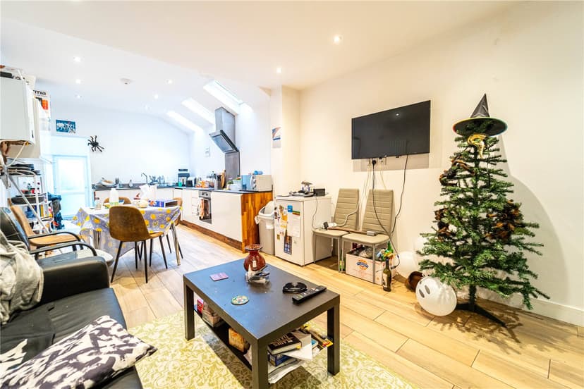 33, Exeter Road - Image 2