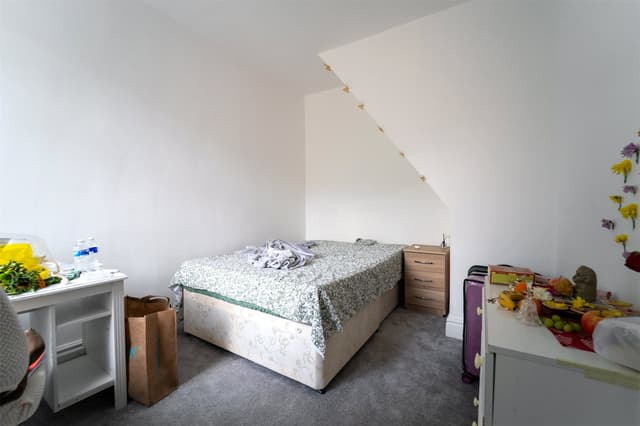 271, Warwards Lane - Image 16