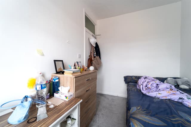 271, Warwards Lane - Image 13