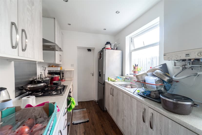 271, Warwards Lane - Image 8