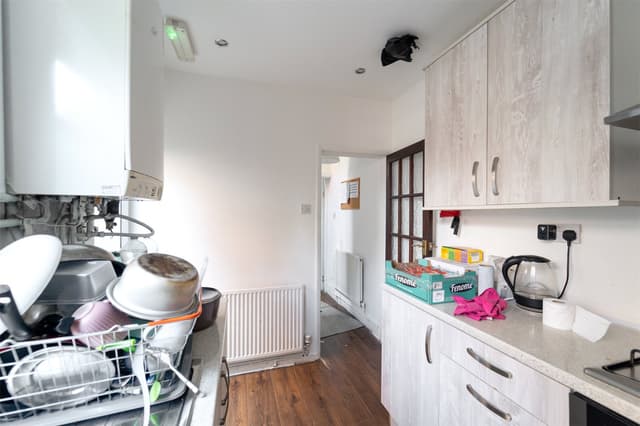 271, Warwards Lane - Image 7