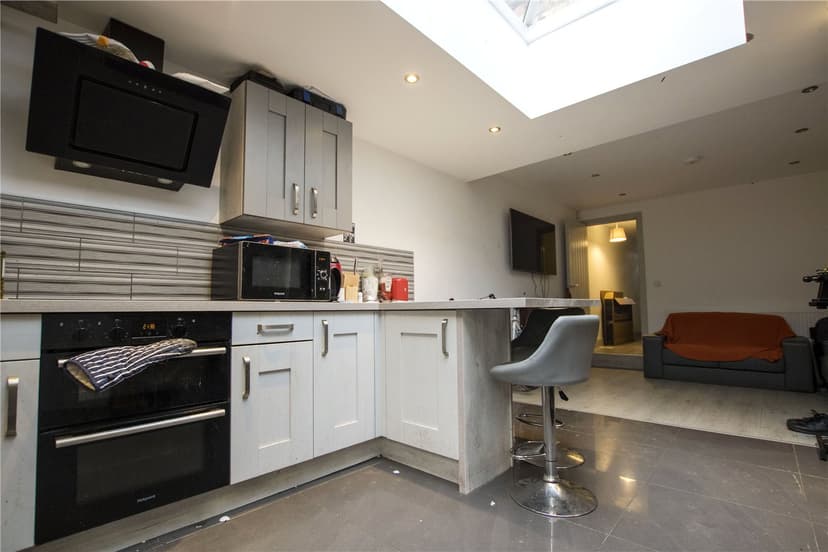 16, Florence Buildings, Hubert Road - Image 8