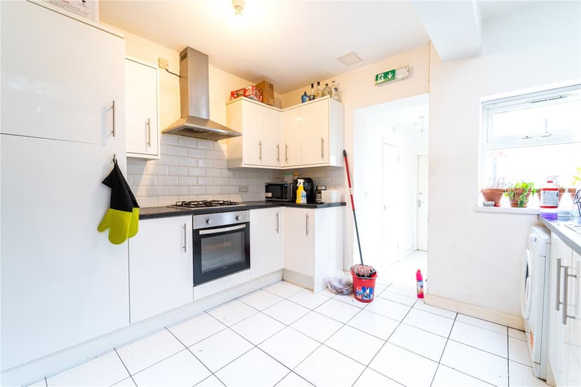12, Luton Road - Image 24