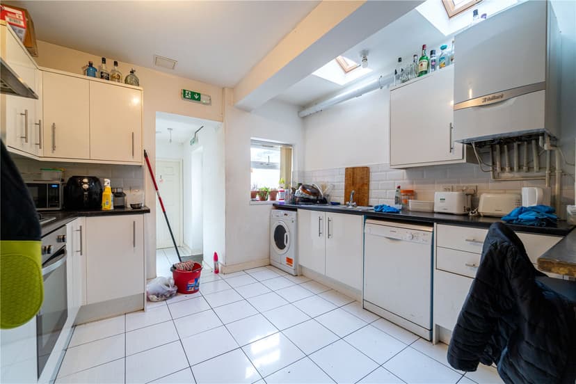 12, Luton Road - Image 21