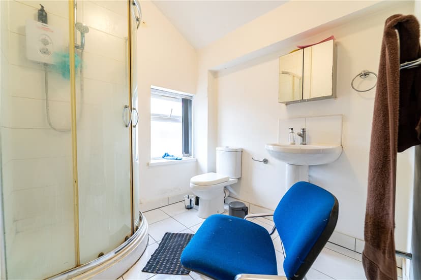 12, Luton Road - Image 3