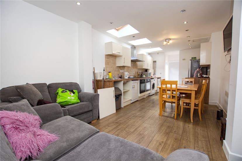 200, Hubert Road - Image 13