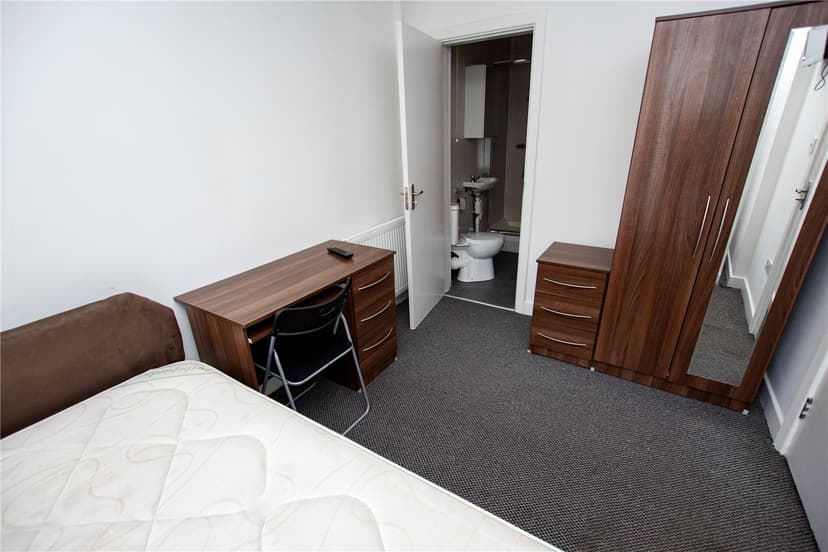 200, Hubert Road - Image 12