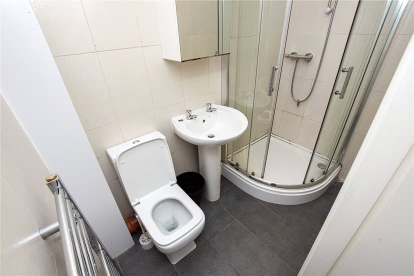 200, Hubert Road - Image 4