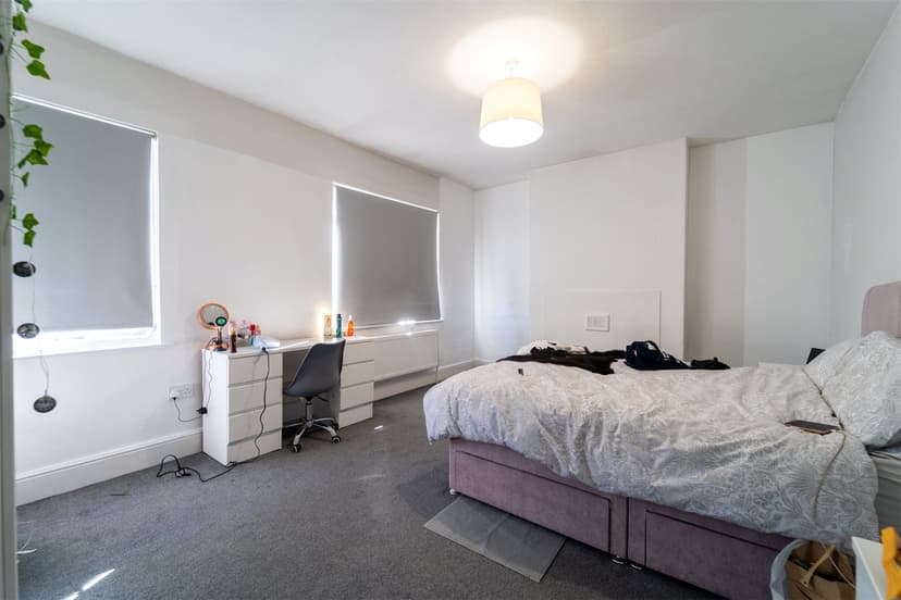 26, Oak Tree Lane - Image 9