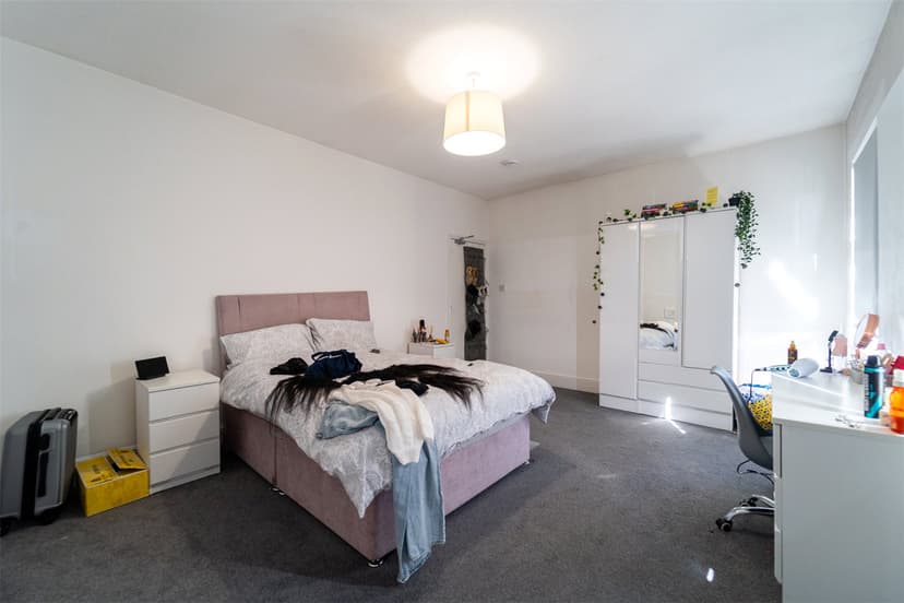 26, Oak Tree Lane - Image 8