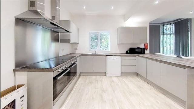Room 4, First Floor Front Left, Oakfield Road - Image 2