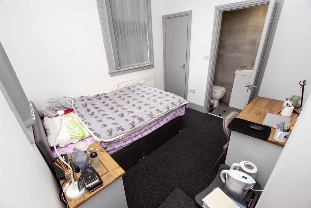 Room 4, First Floor Front Left, Oakfield Road