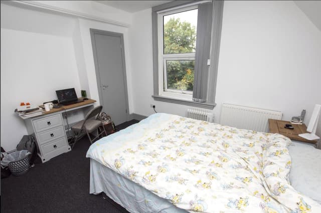 Room 5, First Floor Front Right, Oakfield Road - Image 4