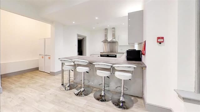 Room 5, First Floor Front Right, Oakfield Road - Image 2