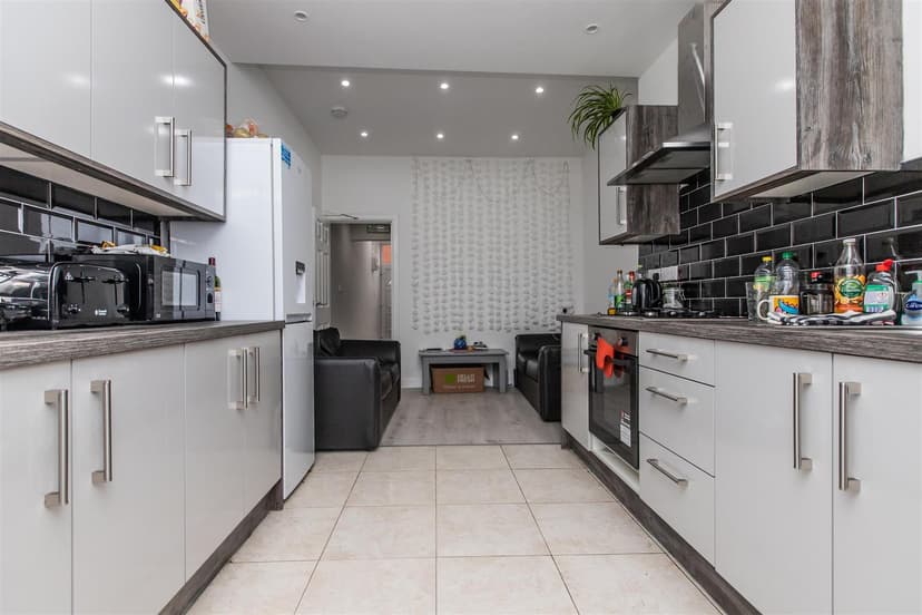 Winnie Road - Image 10