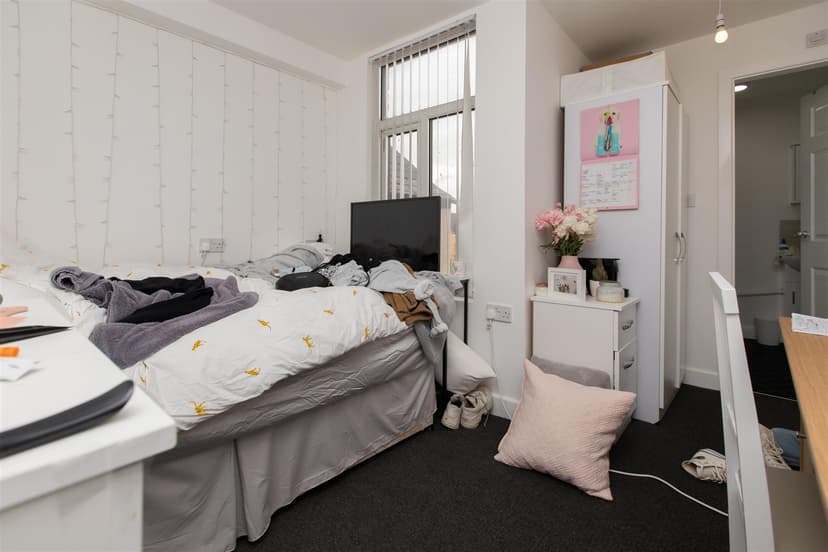 Winnie Road - Image 5