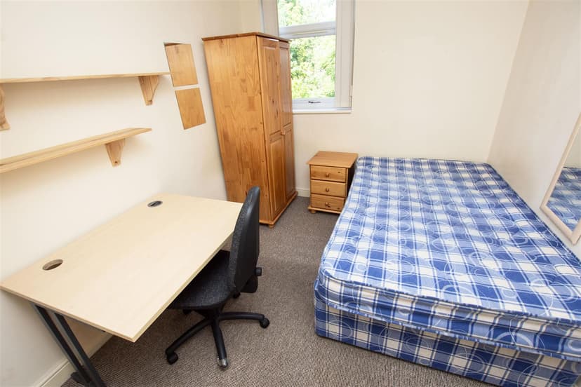 233, Dawlish Road - Image 3