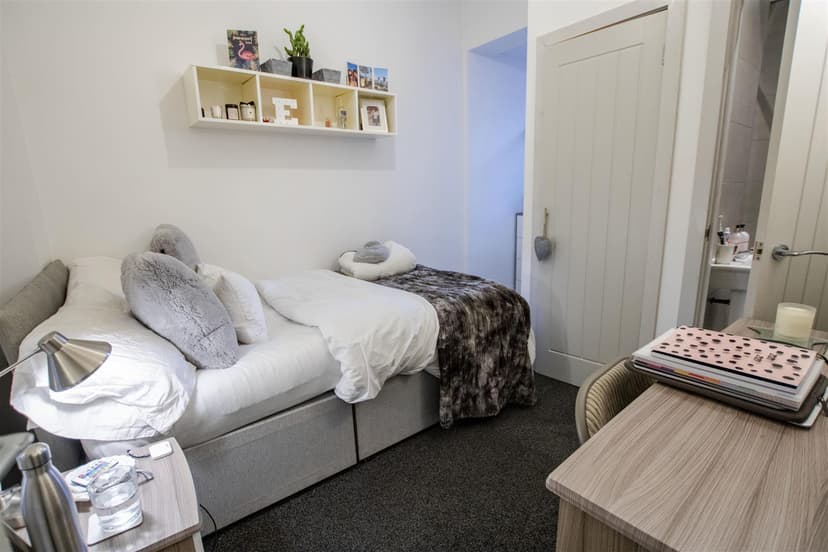 205, Tiverton Road - Image 5