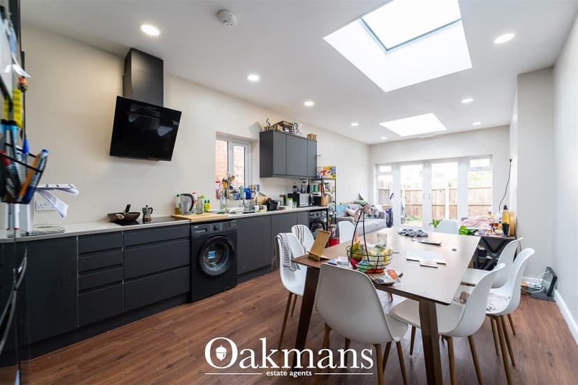 Room 6, Luton Road - Image 5